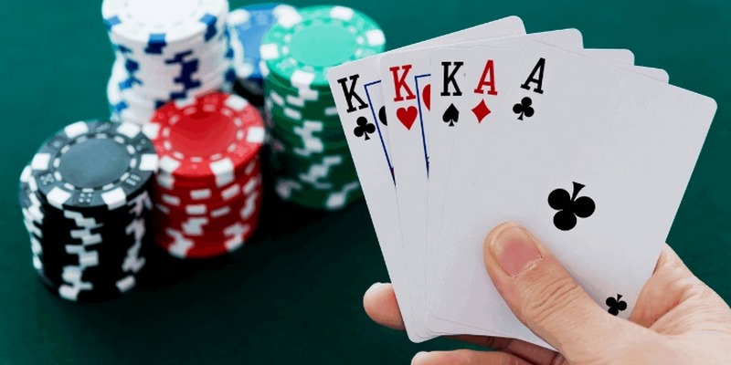 Liêng nổi tiếng là siêu phẩm bài rất phổ biến và cuốn hút